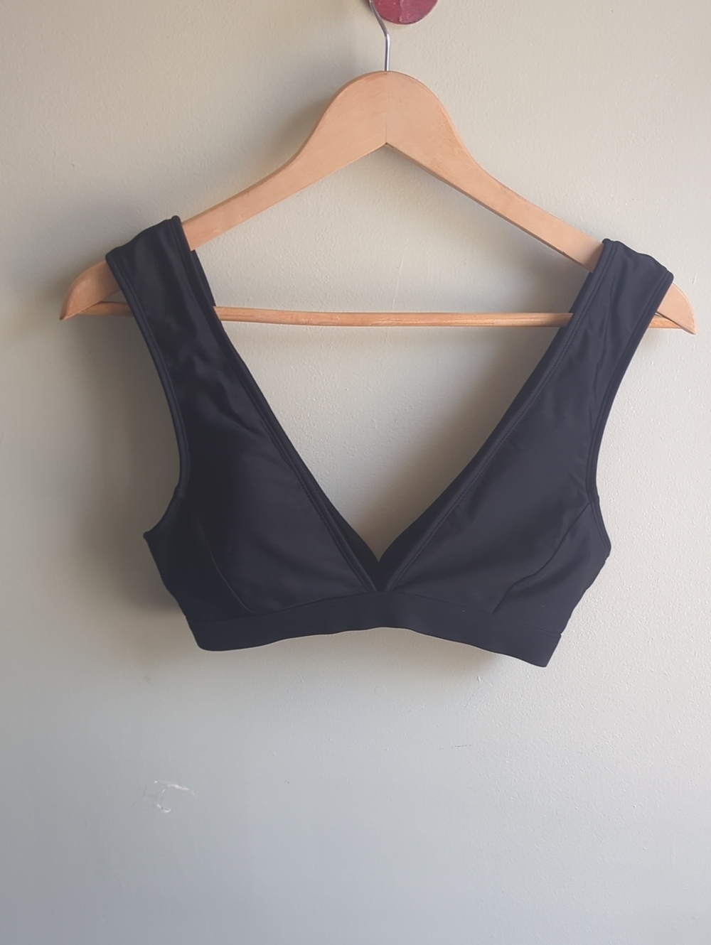 Body Glove. Black V-Neck Bikini Top. Size Small.